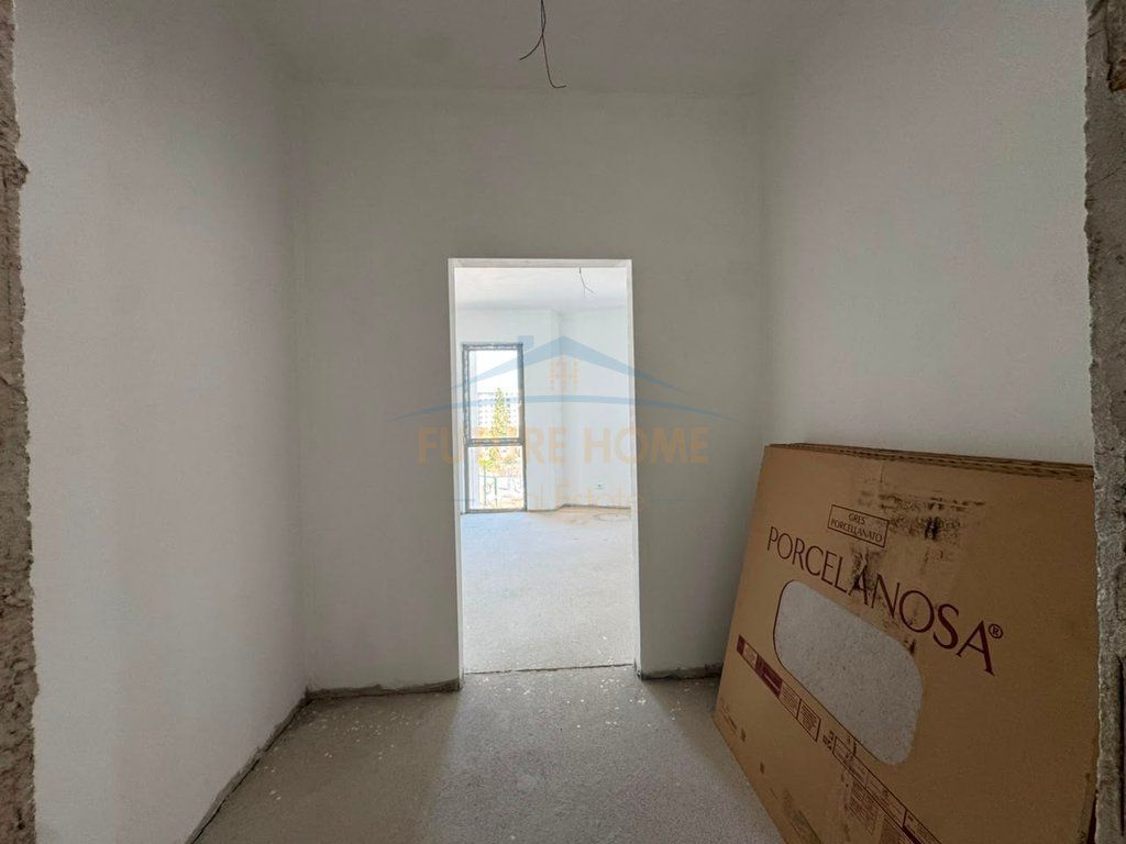 Shitet, Apartament 2+1+2+Post Parkimi, Green Valley, Liqeni I Thate. Empire71565