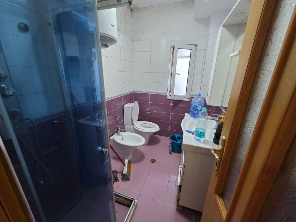 Rr.Kavajes ap me qera 250mij leke