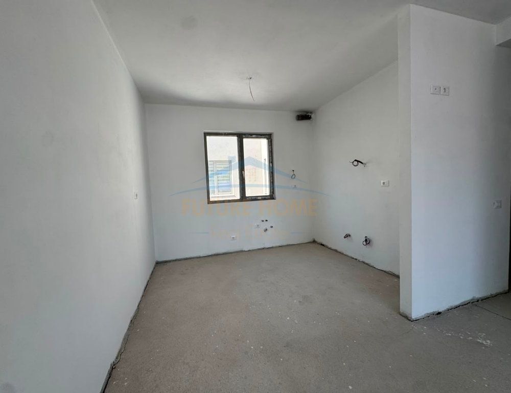Shitet, Apartament 2+1+2+Post Parkimi, Green Valley, Liqeni I Thate. Empire71565