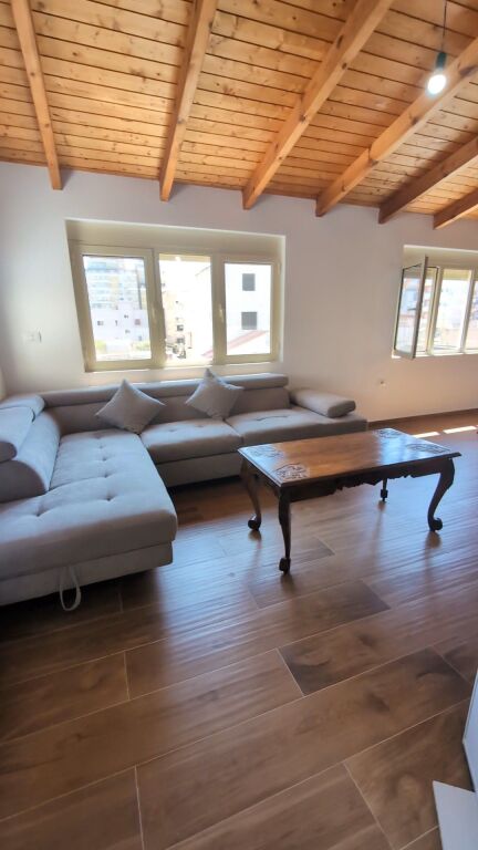 🏡 VILLA DI 3 PIANI IN AFFITTO – VICINO ALLA SCUOLA "2 GJELAT"