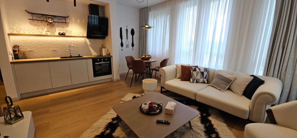 Shitet apartament Elitar 1+1 në Tushemisht, Pogradec