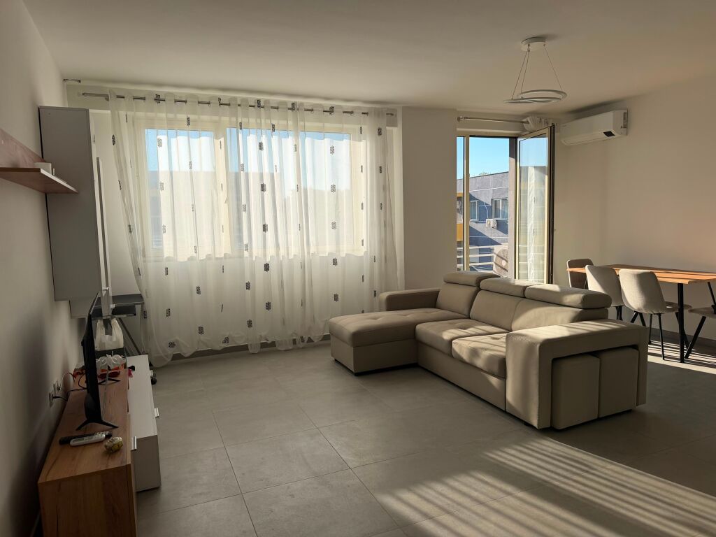 Apartament 1+1 per qera tek Kompleksi Tom Doshi !