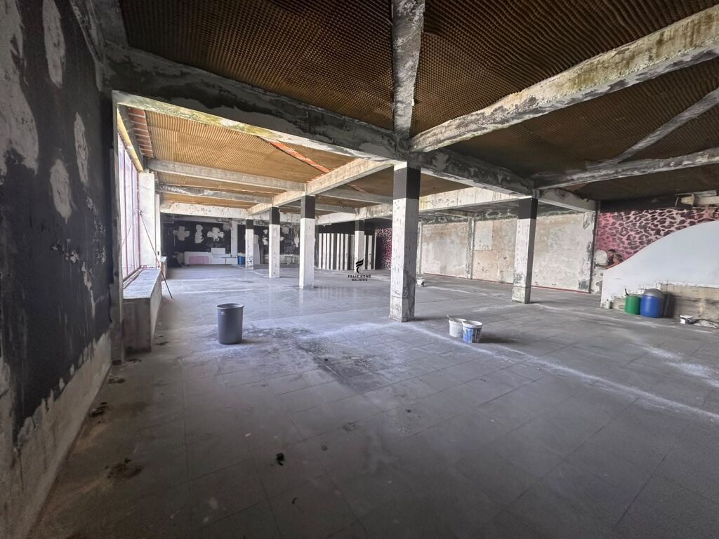 LOCALE COMMERCIALE IN AFFITTO 400M2 AUTOSTRADA TIRANA - DURRES 1.200 EURO FH-82558
