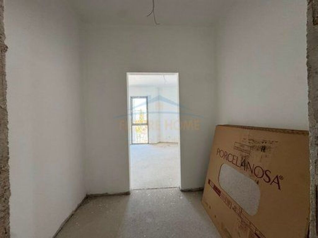 Shitet, Apartament 2+1+2+Post Parkimi, Green Valley, Liqeni I Thate.