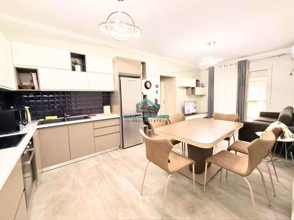Apartament me Qera 2+1, Lungomare, Vlore.
