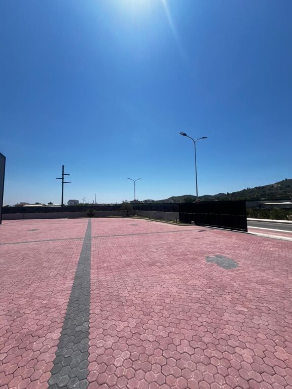 CAPANNONE IN AFFITTO VICINO AL NUOVO PORTO DI DURAZZO