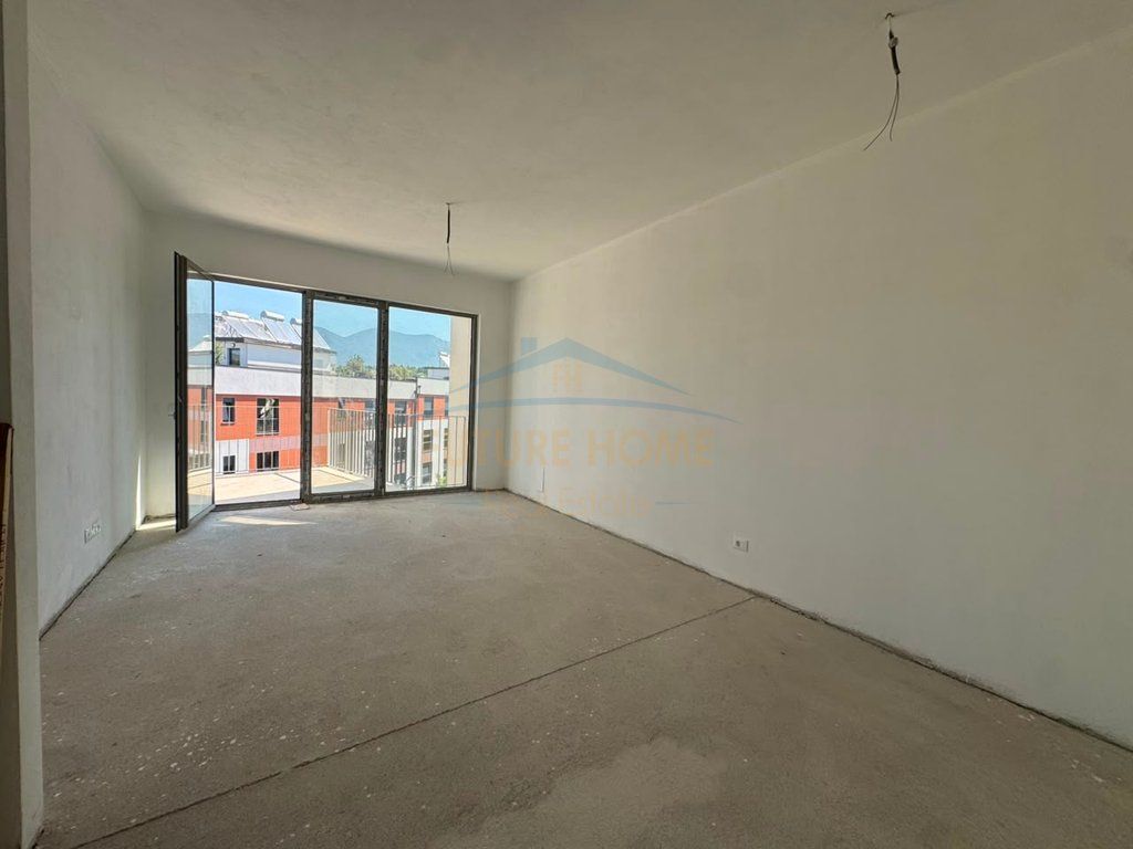 Shitet, Apartament 2+1+2+Post Parkimi, Green Valley, Liqeni I Thate. Empire71565