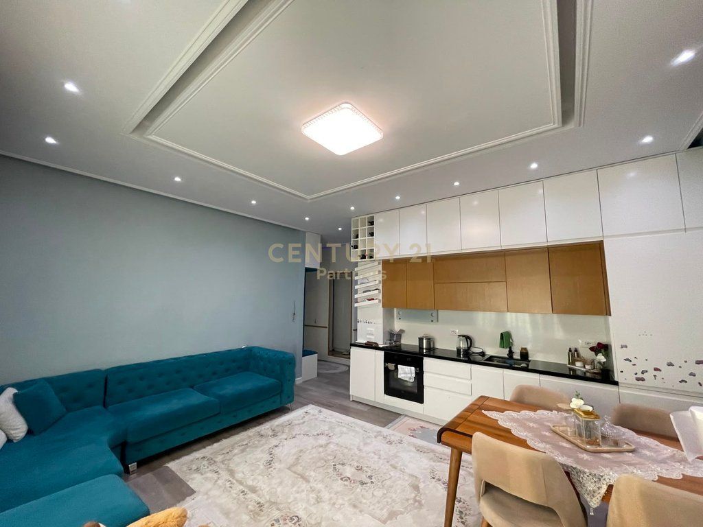 Shiten 2 apartamente tek Square 21- Mundesi kthimi ne Duplex