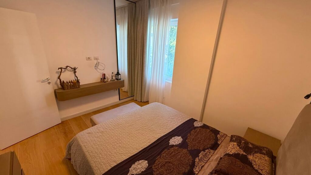 Shitet apartament Elitar 1+1 në Tushemisht, Pogradec