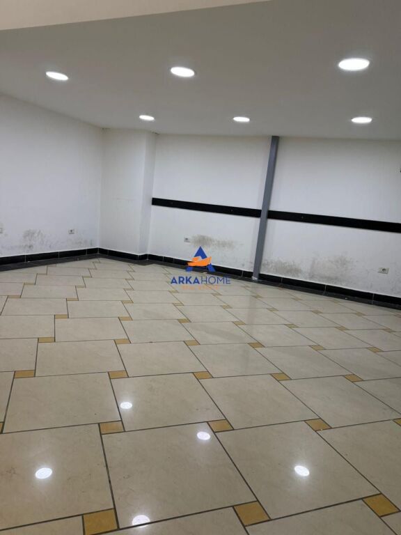 NEGOZIO IN AFFITTO 60M2 "ALLA GALLERIA, EX CINEMA 17 NOVEMBRE" 60.000 LEKE