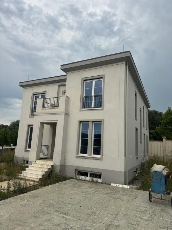 🏡✨ Shitet Vilë Luksoze me Pishinë – Rolling Hills 2