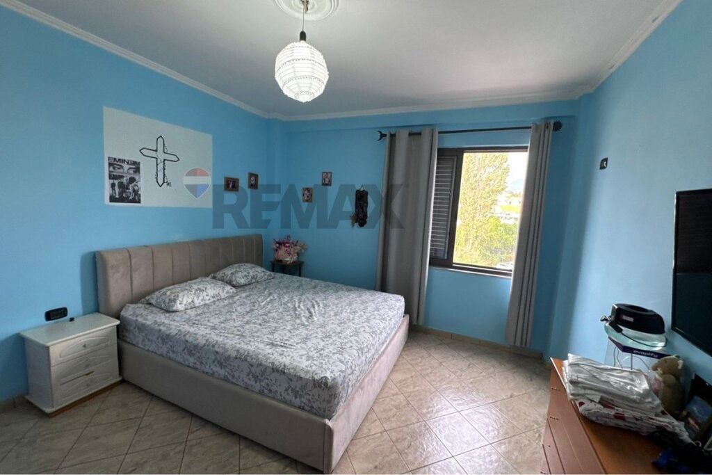 Apartament - Për Shitje - Tregu Elektrik I Ri, Tiranë