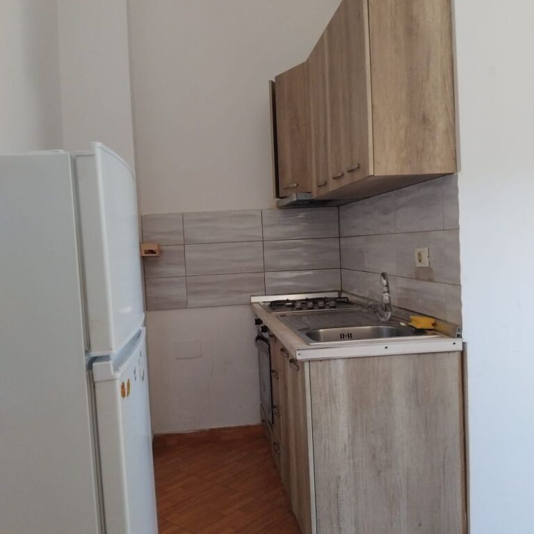 Apartament 1+1 me qira – prane spitalit amerikan 2 , cmimi - 300€ !