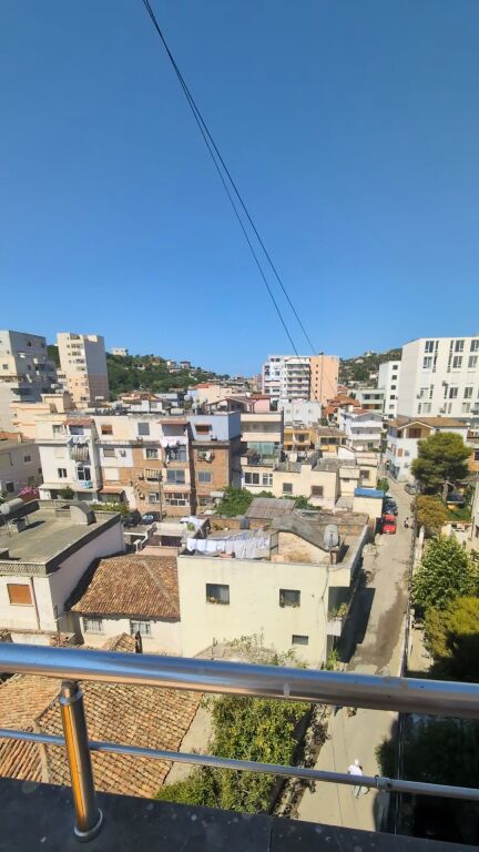 Shitet apartament fantastik 2+1 pranë Rajonit të Policisë!