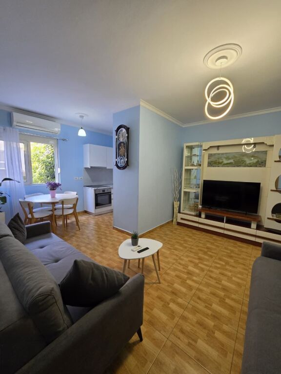 💥💥 In Affitto: Appartamento 2+1 📍 Via Barrikadave – Vicino alla Scuola "Sami Frashëri" | 75 m² | 60.000 Lek/Mese (Edificio con Ascensore) 🔥