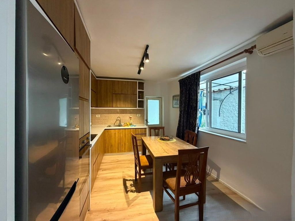 Apartament 1+1+post Parkimi Me Qira në Rruga e Dibrës, 450 € /Muaj