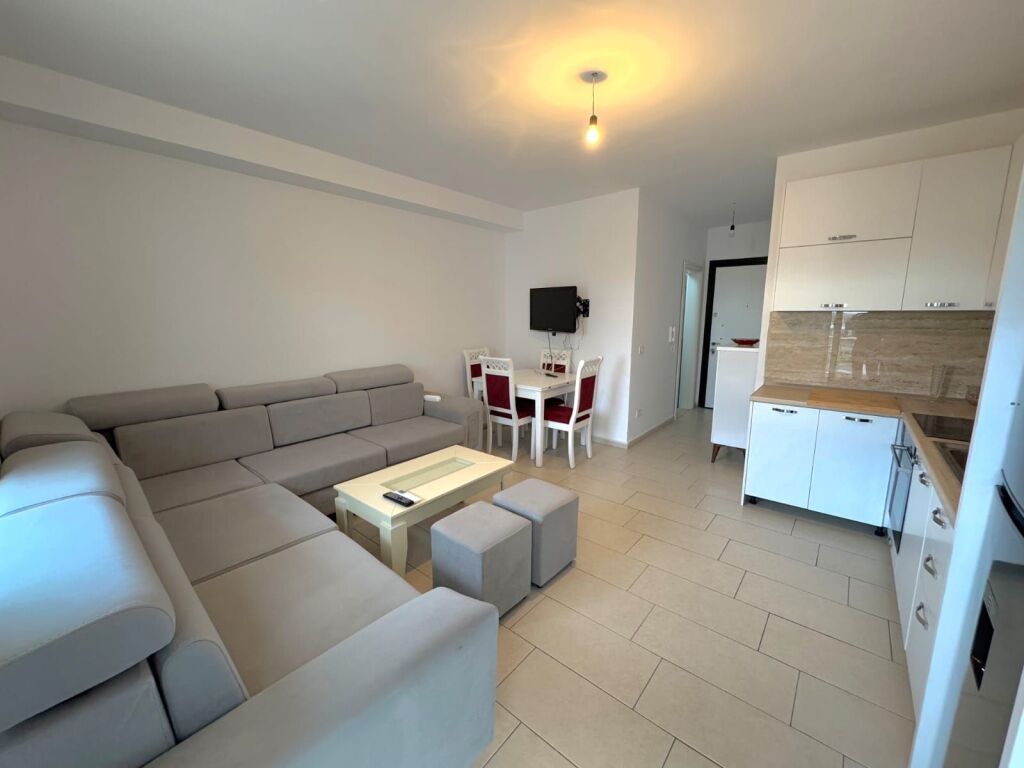 🌊 APARTAMENT MODERN ME QERA DITORE – PLAZH, DURRËS | PRANË HOTEL PALACE &amp; ROYAL G