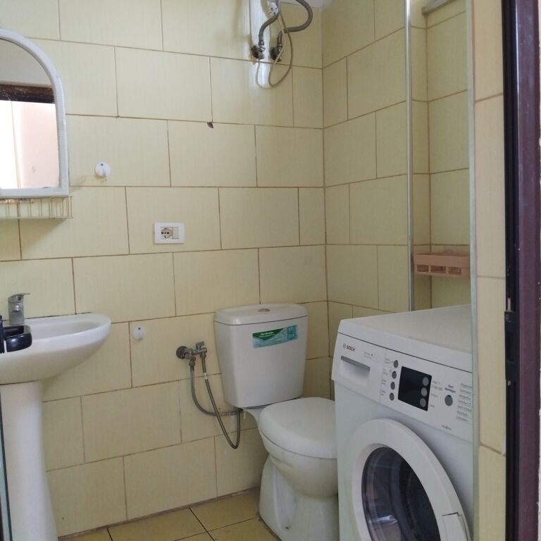 Apartament 1+1 me qira – prane spitalit amerikan 2 , cmimi - 300€ !