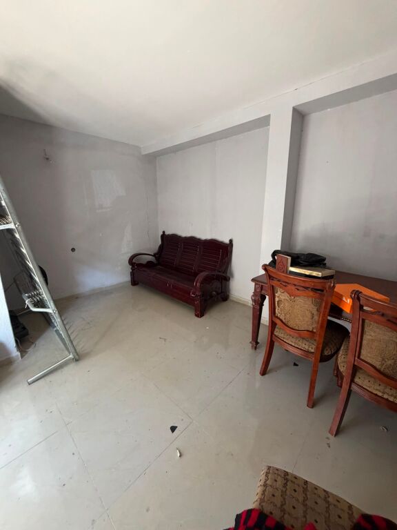 Shitet Apartament 2+1 me Post Parkimi dhe Dyqan – Zona e Ish Parkut të Autobuzave, Tiranë