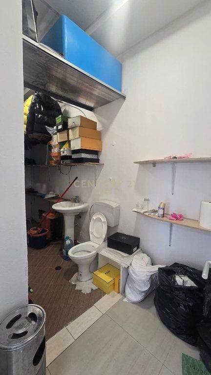 Locale in Affitto nel Centro di Durazzo, Lungo Strada !!!