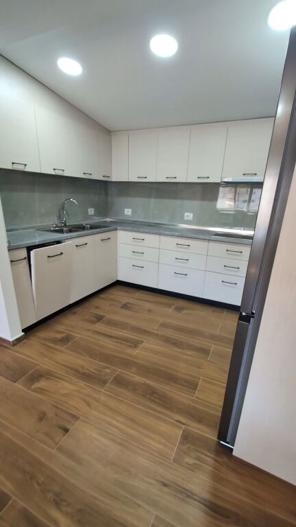 🏡 VILLA DI 3 PIANI IN AFFITTO – VICINO ALLA SCUOLA "2 GJELAT"