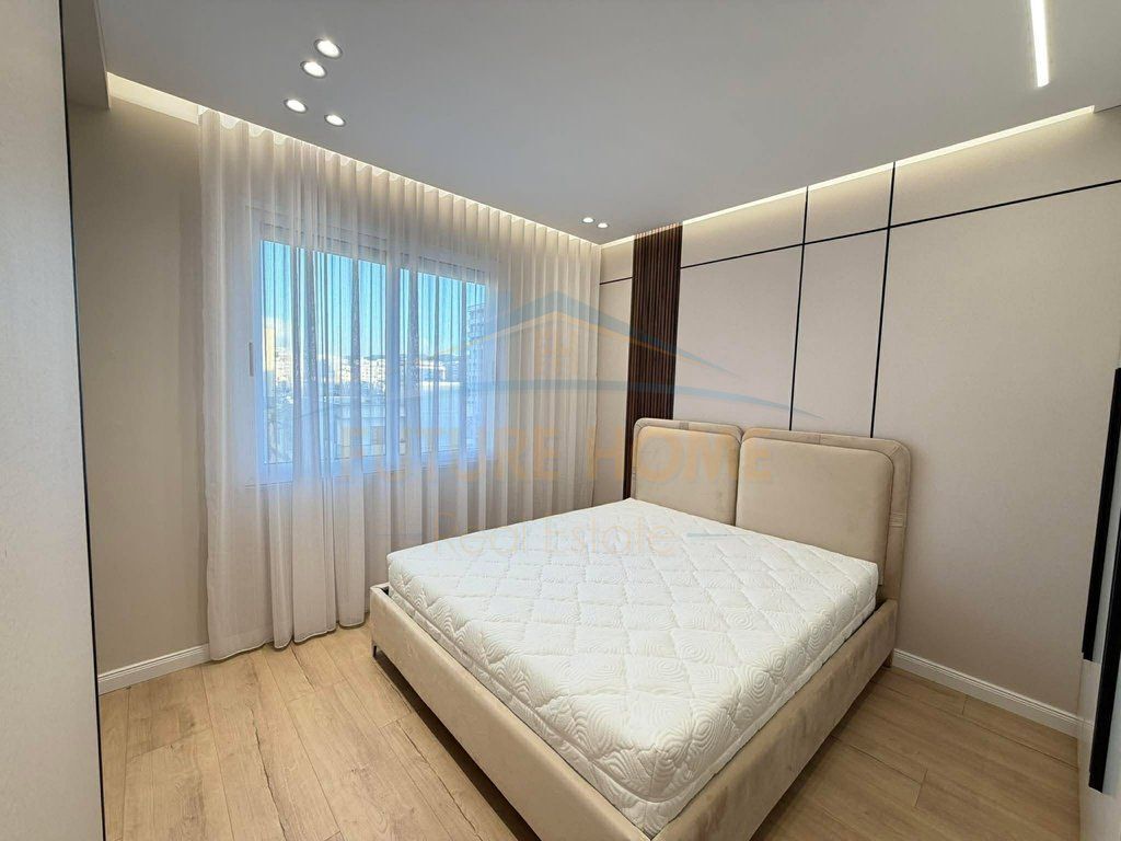Shitet, Apartament 2+1+2, Unaza Re