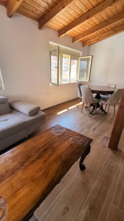 🏡 VILLA DI 3 PIANI IN AFFITTO – VICINO ALLA SCUOLA "2 GJELAT"