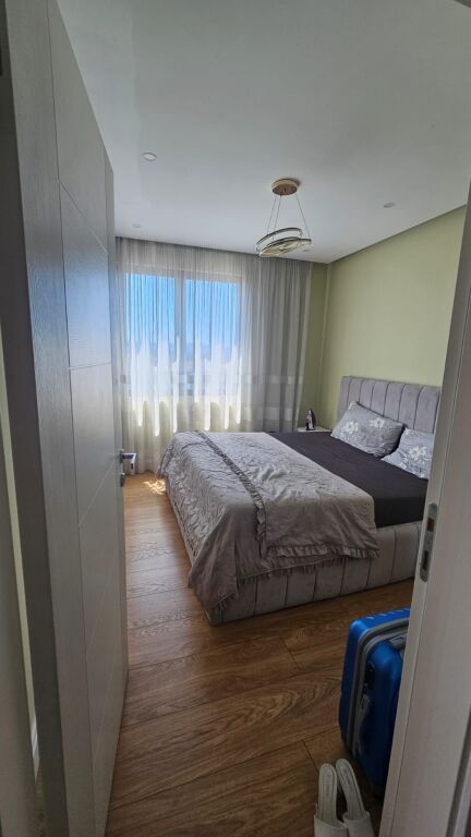 Shitet apartament 2+1 tek Bulevardi Blu , Bathore , Kamez , Institut .