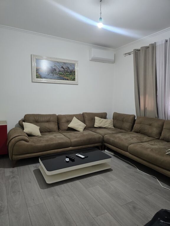 Jepet me qira 2+1,Kati 1 i një vile,Ish Parku