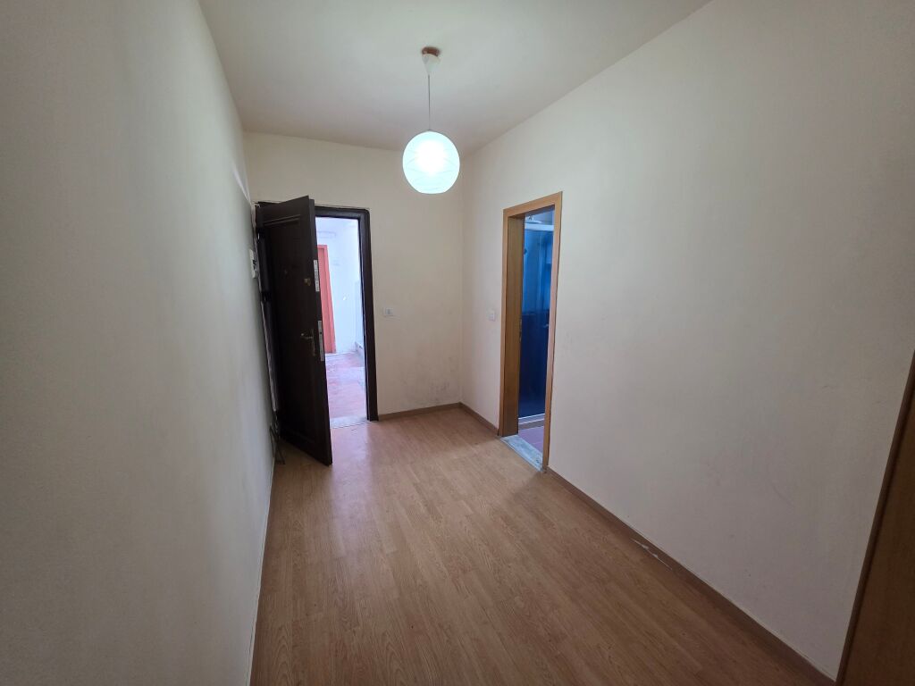 Rr.Kavajes ap me qera 250mij leke