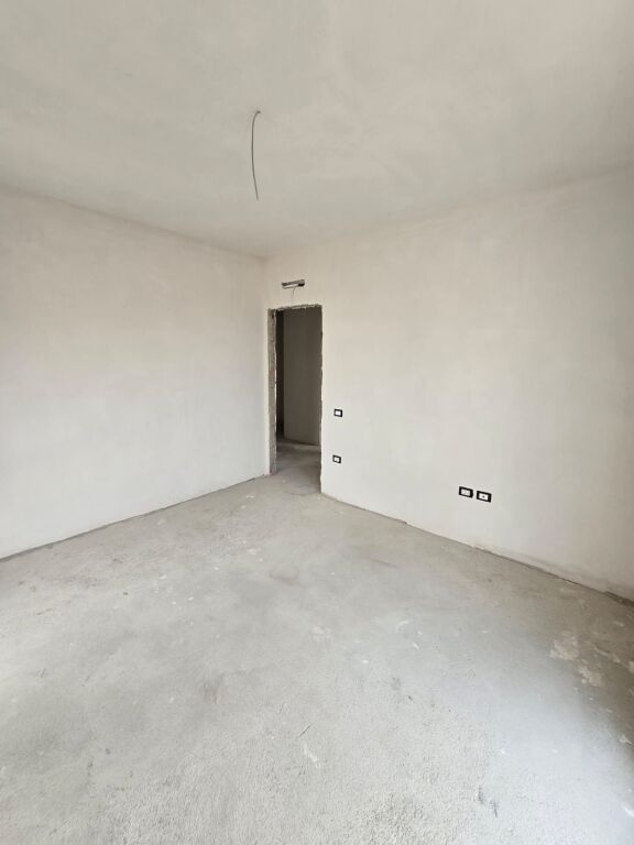 Shitet Apartament 3+1+2 – Rruga Jordan Misja