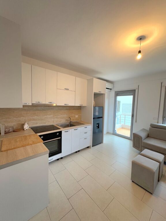 🌊 APARTAMENT MODERN ME QERA DITORE – PLAZH, DURRËS | PRANË HOTEL PALACE &amp; ROYAL G