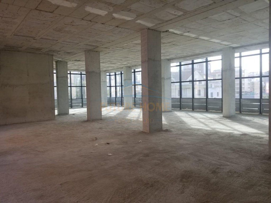 Durres, business premises for rent Floor 3, 324 m² 2,300 € (Durres)