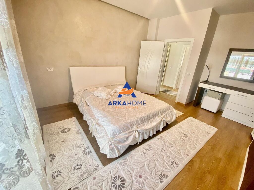 JEPET VILE LUKSOZE ME QERA 3 KATESHE "MJULL-BATHORE" 5000 EURO