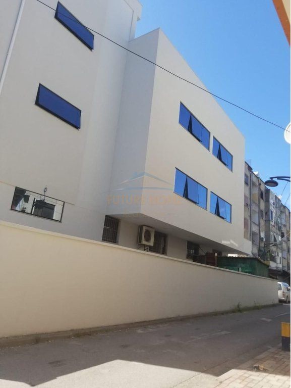 Durres, business premises for rent Floor 3, 324 m² 2,300 € (Durres)