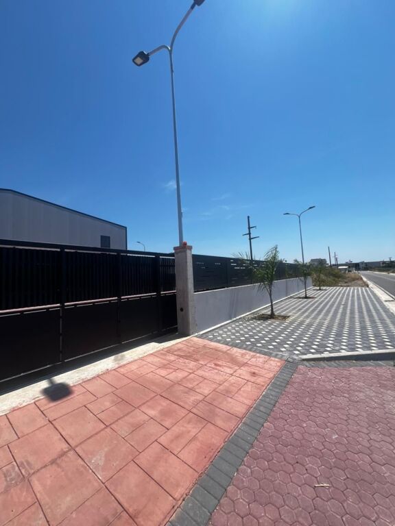 CAPANNONE IN AFFITTO VICINO AL NUOVO PORTO DI DURAZZO