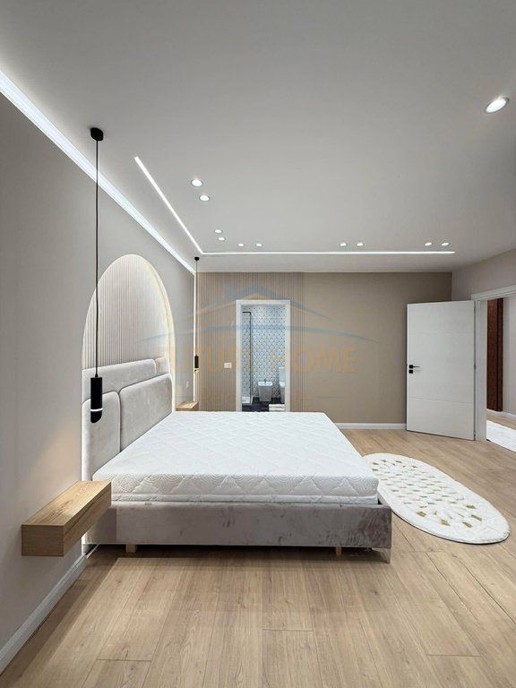 Shitet, Apartament 2+1+2, Unaza Re