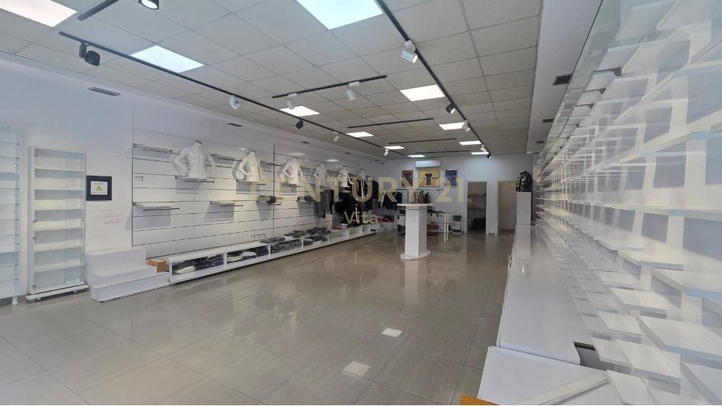 Locale in Affitto nel Centro di Durazzo, Lungo Strada !!!
