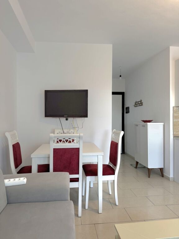 🌊 APARTAMENT MODERN ME QERA DITORE – PLAZH, DURRËS | PRANË HOTEL PALACE &amp; ROYAL G