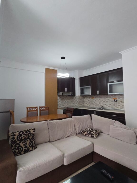 Affittasi Appartamento 2+1+1 con Balcone