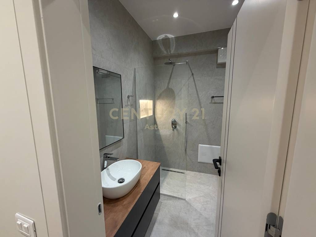 Apartament 2+1 me Qira – Rruga e Barrikadave