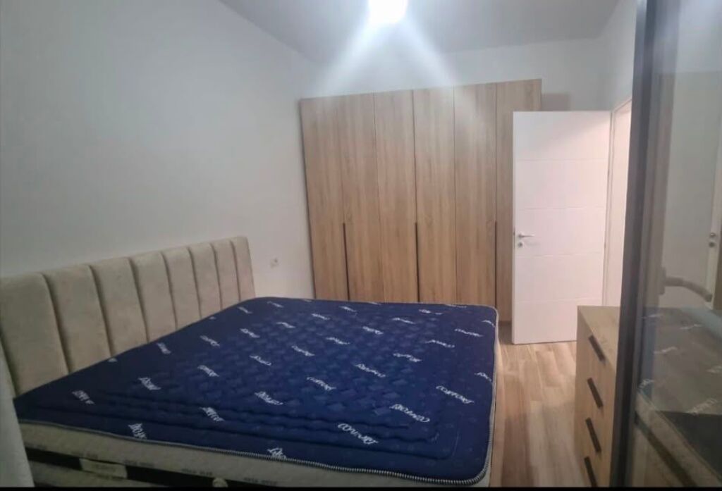 Jepet me qira apartamet 1+1+bllk tek ish Fusha Aviacionit