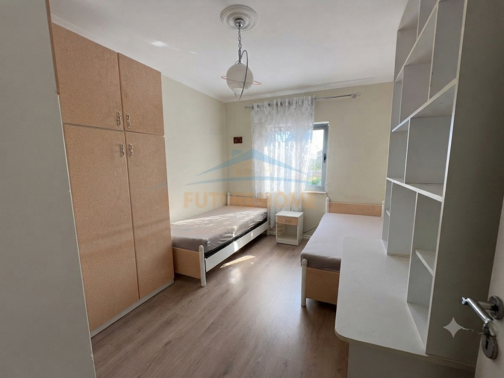 Shitet, Apartament 2+1, Rruga Fortuzi, Tirane .