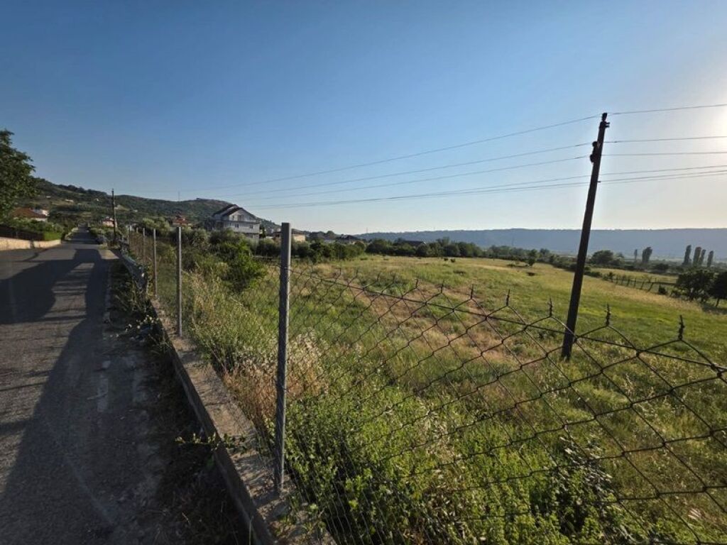 SHITET TOKË 9 000m2 NË GRYKË ZEZË, LEZHË