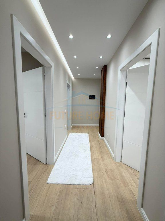 Shitet, Apartament 2+1+2, Unaza Re