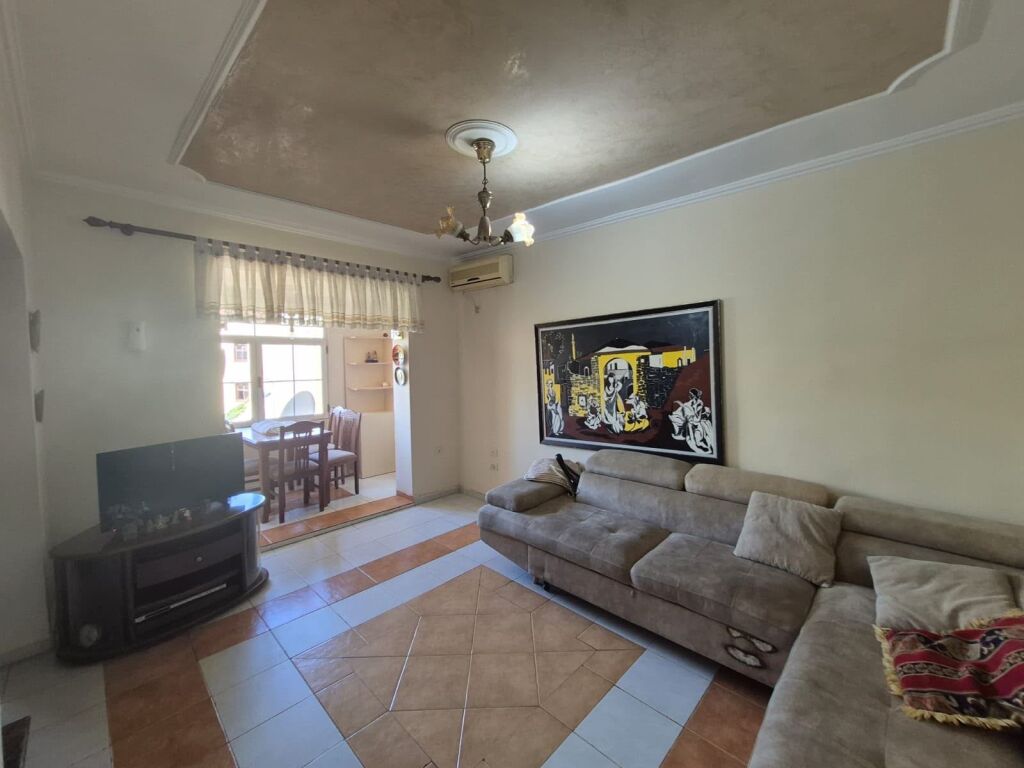 Apartament 1+1 per qera tek Medreseja !