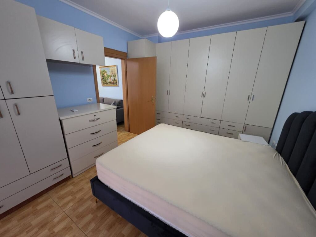 💥💥 In Affitto: Appartamento 2+1 📍 Via Barrikadave – Vicino alla Scuola "Sami Frashëri" | 75 m² | 60.000 Lek/Mese (Edificio con Ascensore) 🔥