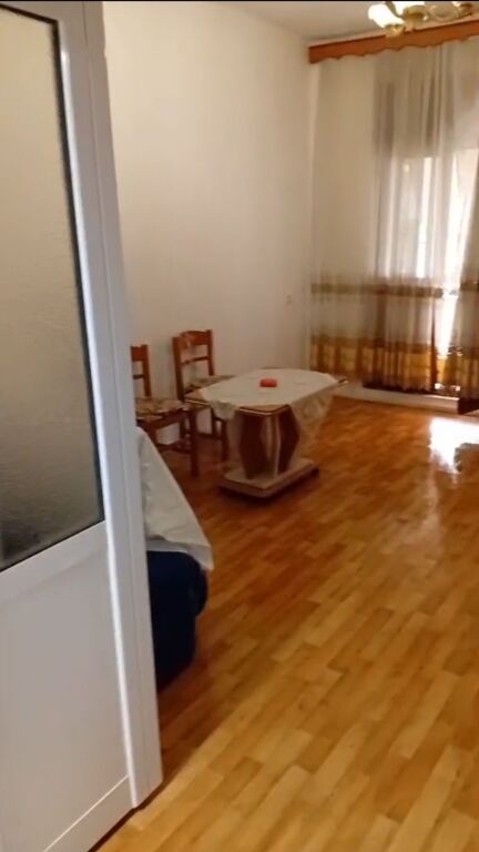 Apartament me qera