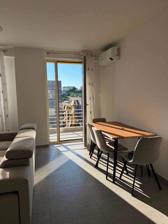 Apartament 1+1 per qera tek Kompleksi Tom Doshi !
