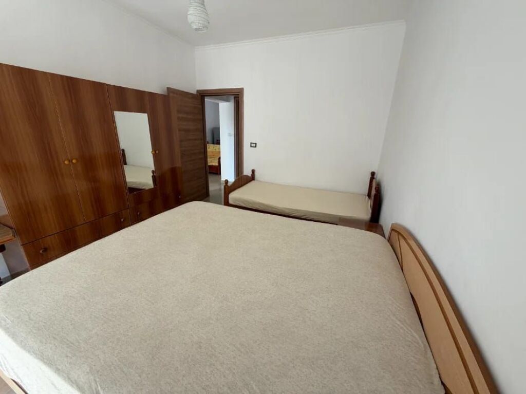 JEPET APARTAMENT ME QERA 1+1, RRUGA MIHAL GRAMENO